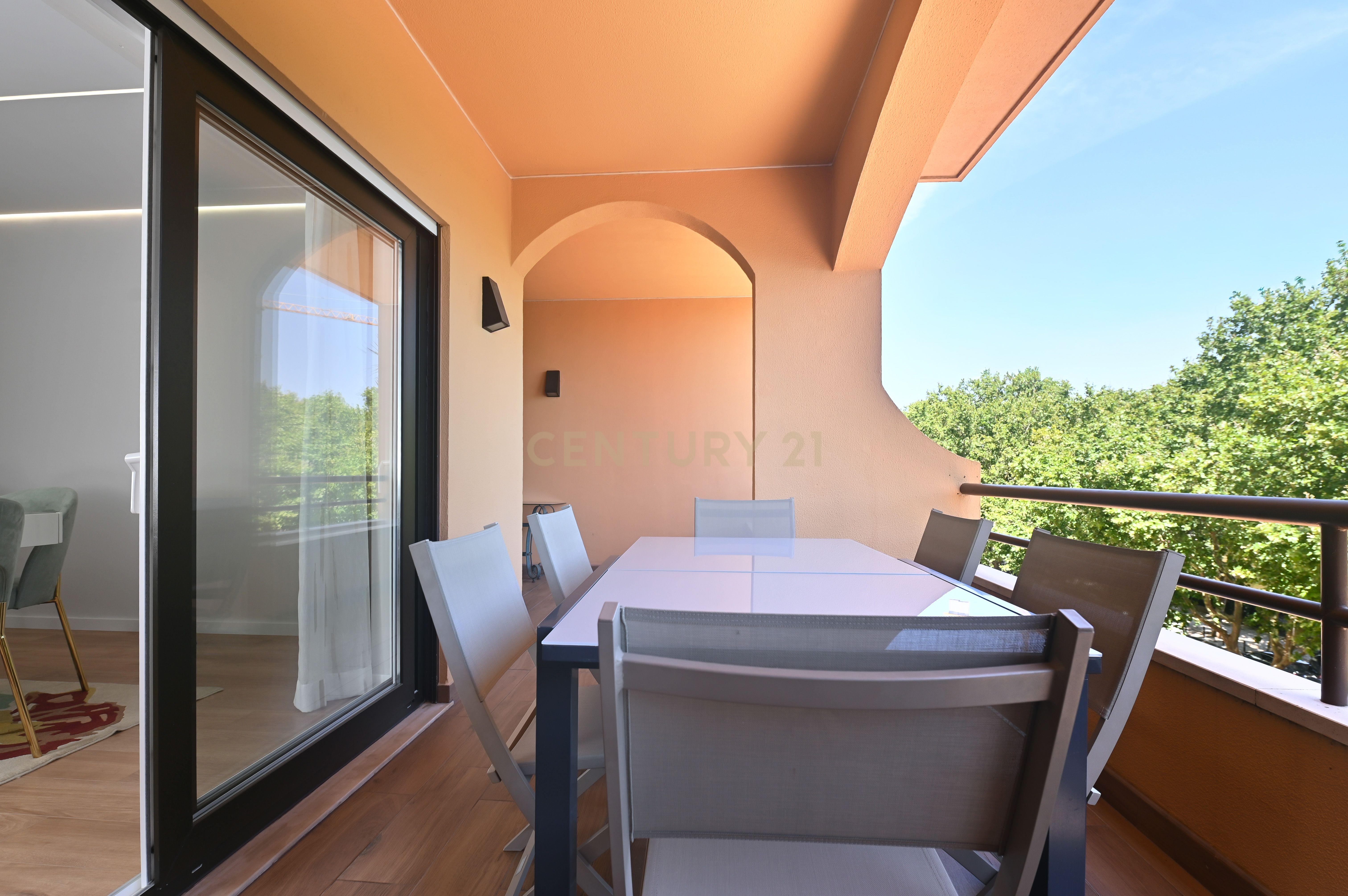 Fotografia 4 de Apartamento Renovado em Cascais com Terraço e Garagem