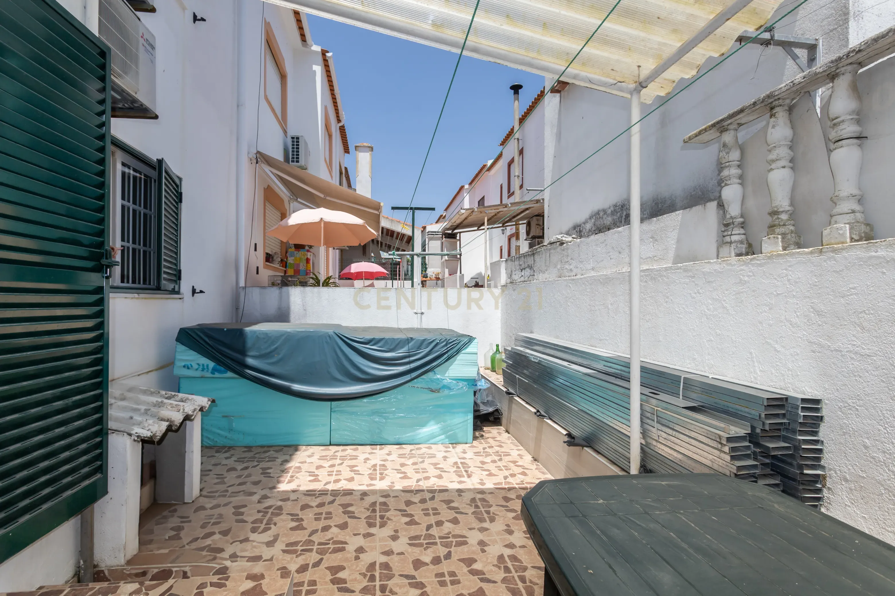 Moradia T3 Renovada com Painéis Solares, Ar Condicionado e 2 Logradouros | Manteigadas - Setúbal - Image 7