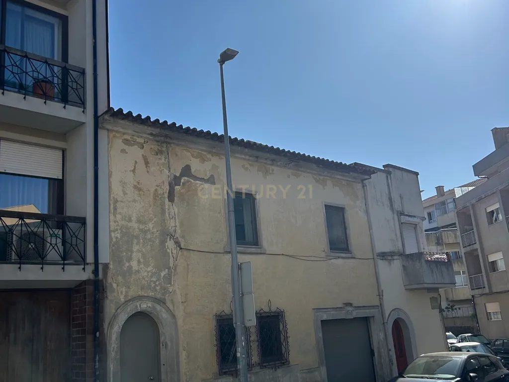 🔥 Moradia para Reabilitação no Porto | Estudo para 7/8 Apartamentos | Excelente Investimento - Image 4