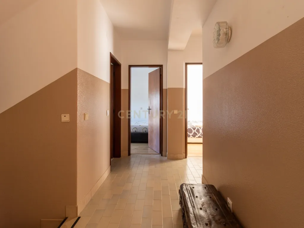 Moradia multifamiliar com rendimento imediato | 2.000 m² de terreno | A apenas 4,5 km de Fátima - Image 39