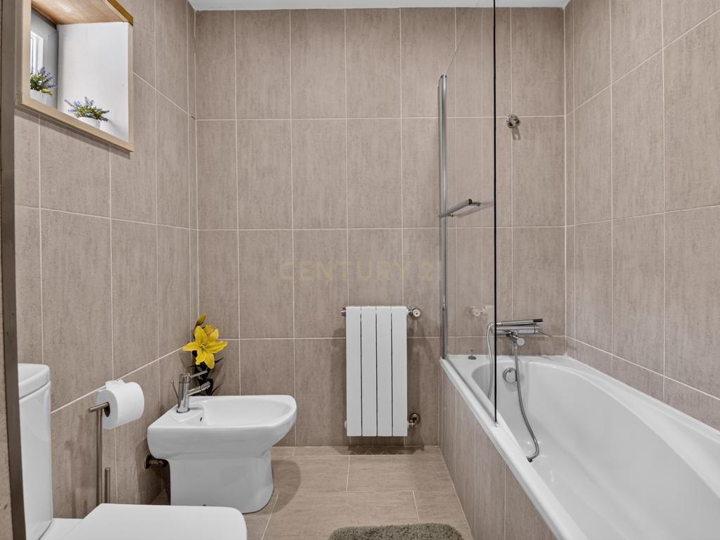 Moradia T4 Térrea de Sonho com Piscina, Campo de Futebol - Image 36