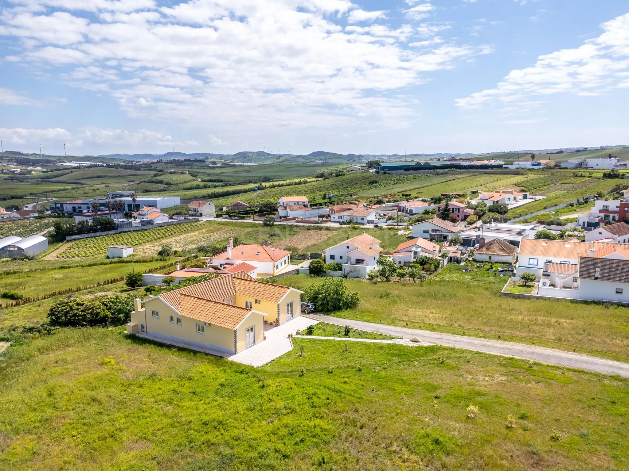 Térrea T4 recentemente remodelada inserida num terreno plano com 1800 m² - Image 5