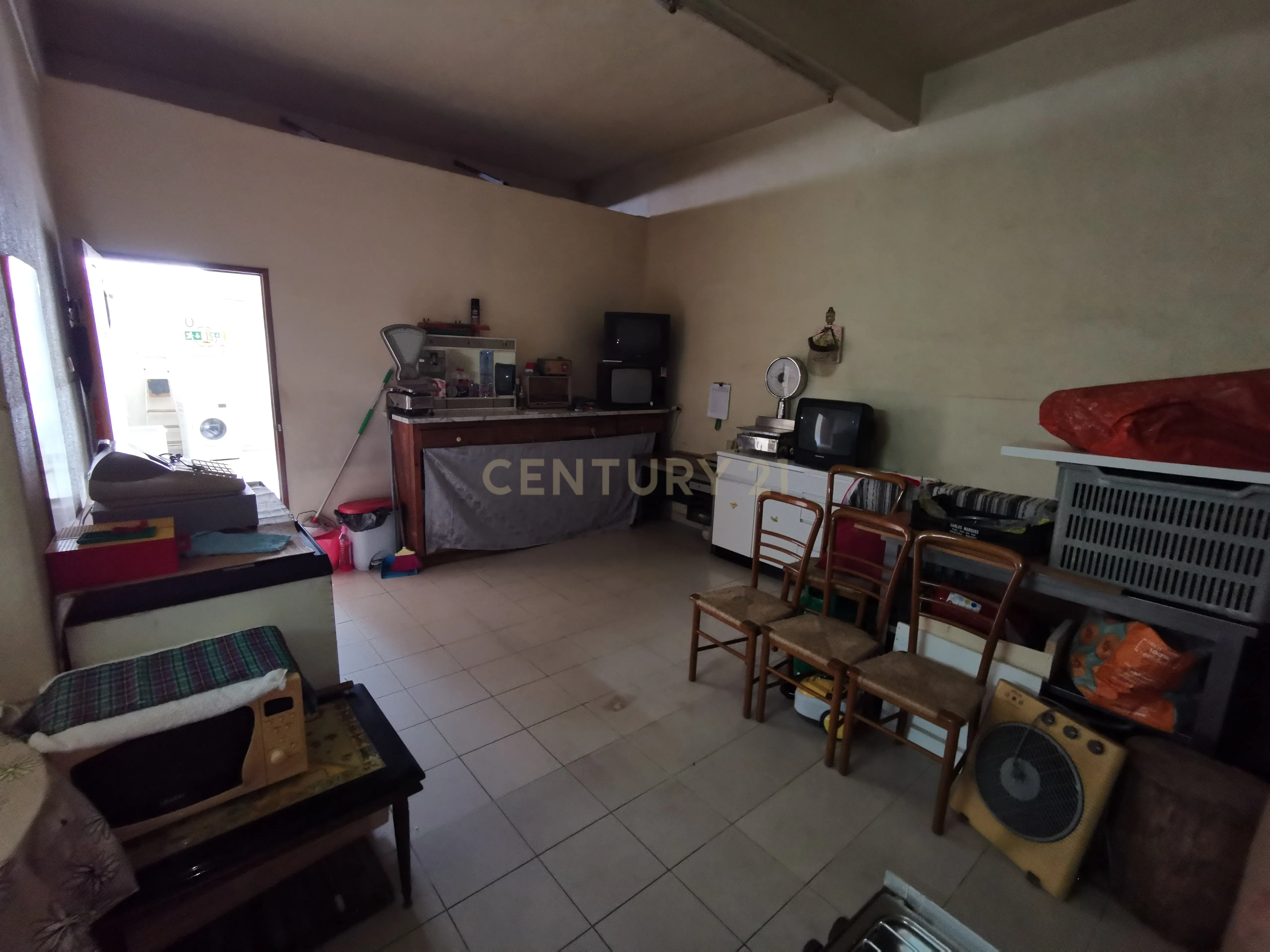 Fotografia 12 de Vende-se Loja , ou Garagem  ou outros ramos de Negócio- Cova da Piedade- Barrocas