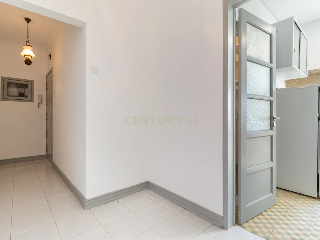 Apartamento T1 renovado, na Pontinha, Odivelas. Para Arrendar! - Image 1