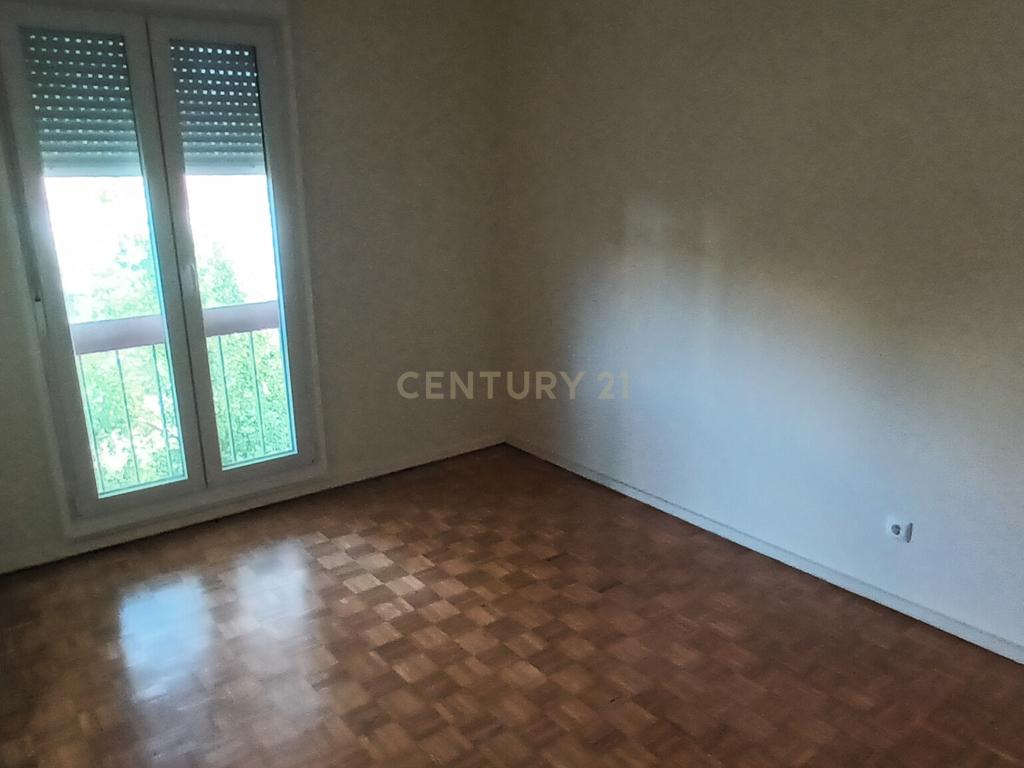 Apartamento T3 em Santo António dos Cavaleiros – Arrendamento - Image 11