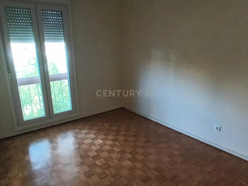 Apartamento T3 em Santo António dos Cavaleiros – Arrendamento - Image 11