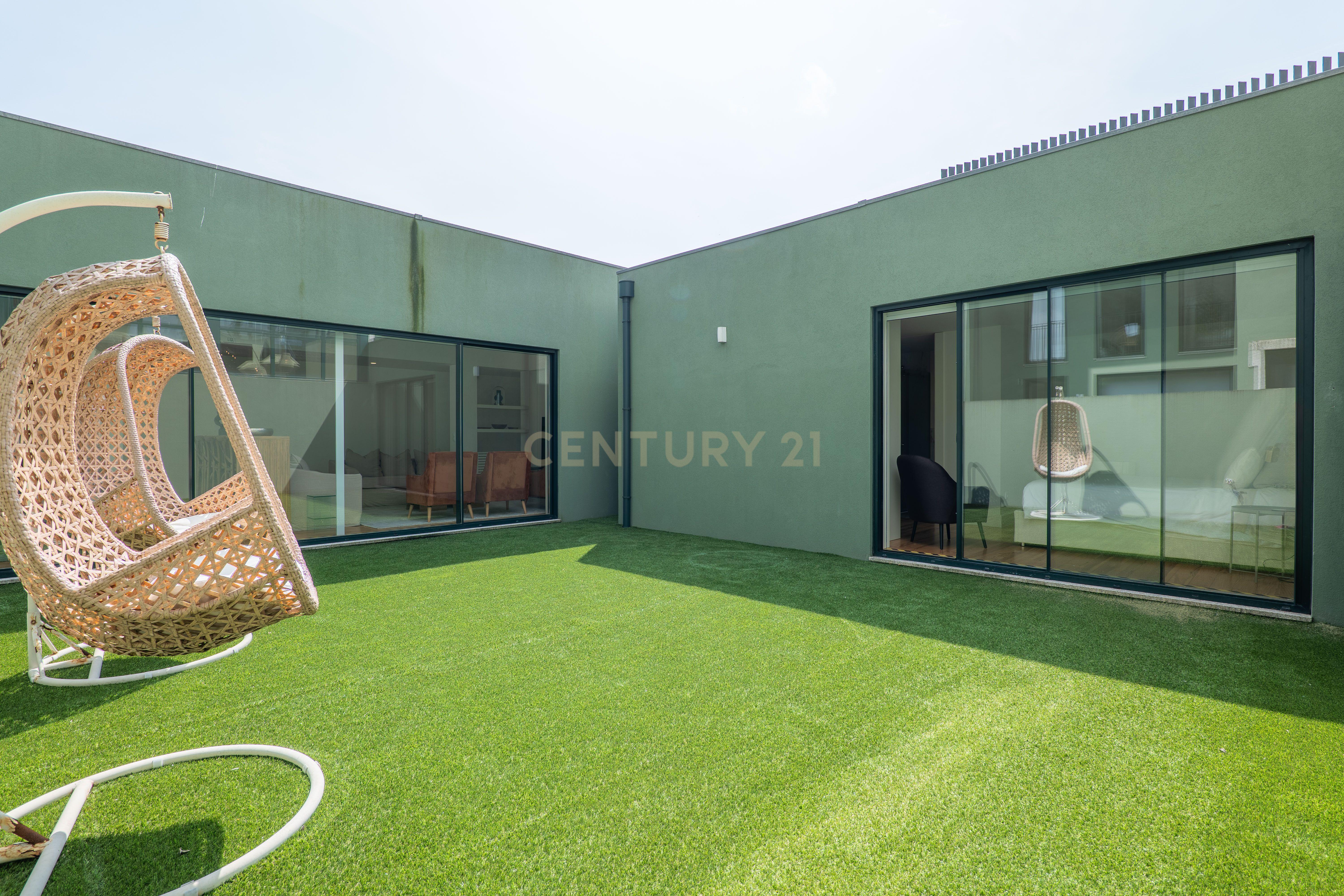 Requintado Apartamento T3 com Terraço no Coração do Porto - Image 20