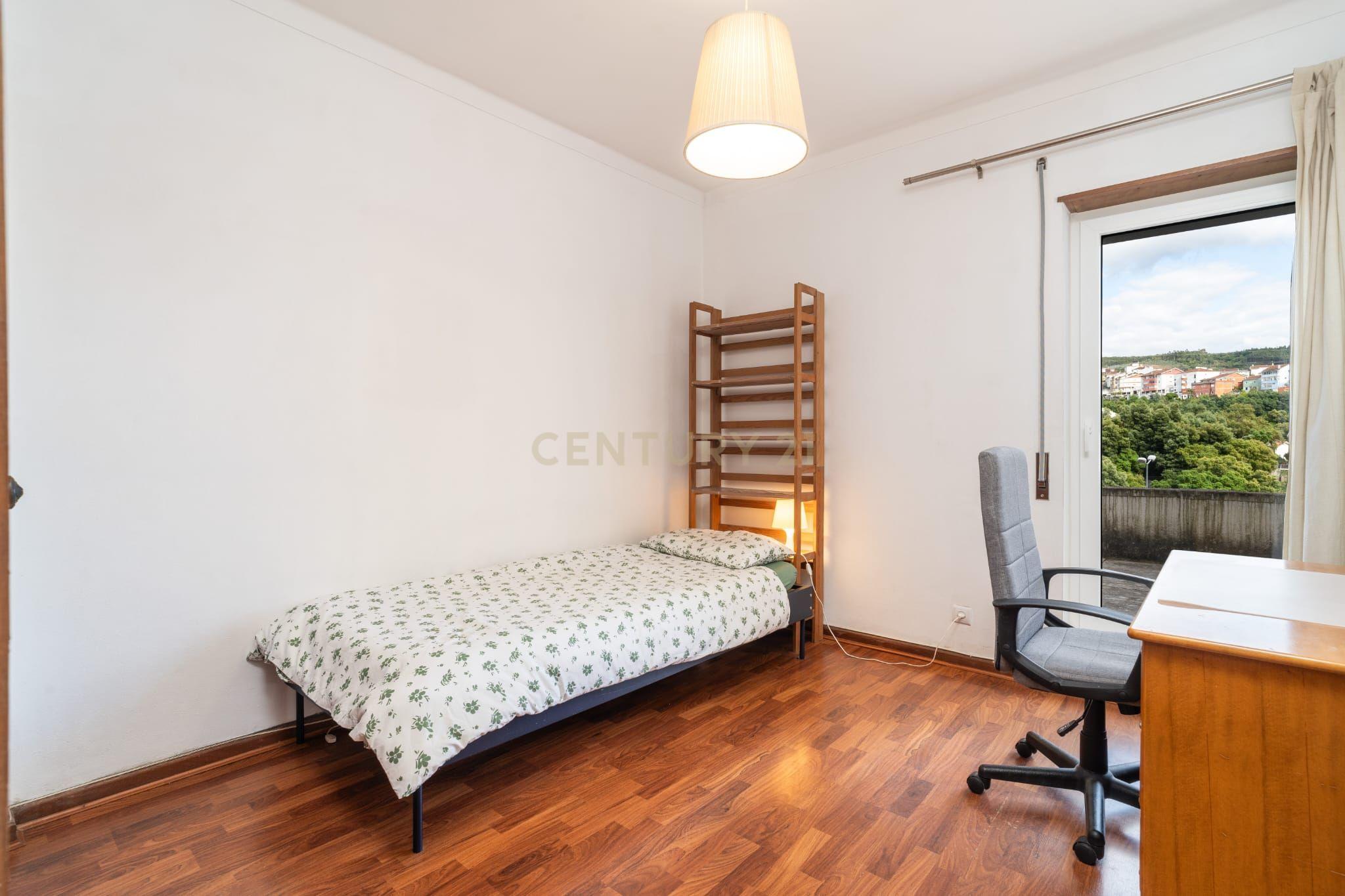 T3 Duplex com 2 Terraços, na Av. Elísio de Moura, em Coimbra - Image 24