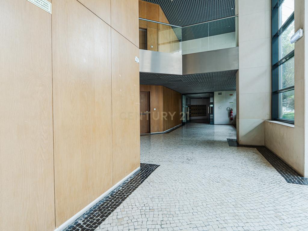 Apartamento T2 em Nova Campolide com Estacionamento - Image 26