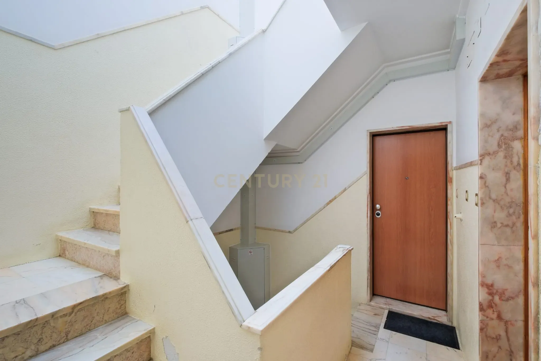 Apartamento T2 Remodelado em Tires - Image 27