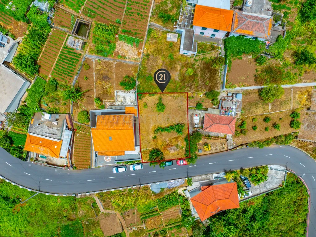 Terreno Urbano com Projeto Aprovado na Tranquila Ribeira Brava - Image 8