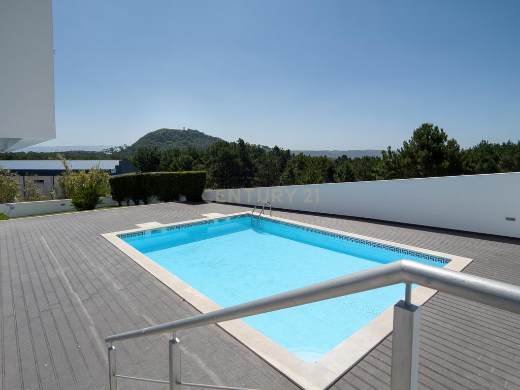 Apartamento T2 em Condomínio Fechado com Piscina e Jardins – Pederneira, Nazaré - Image 2