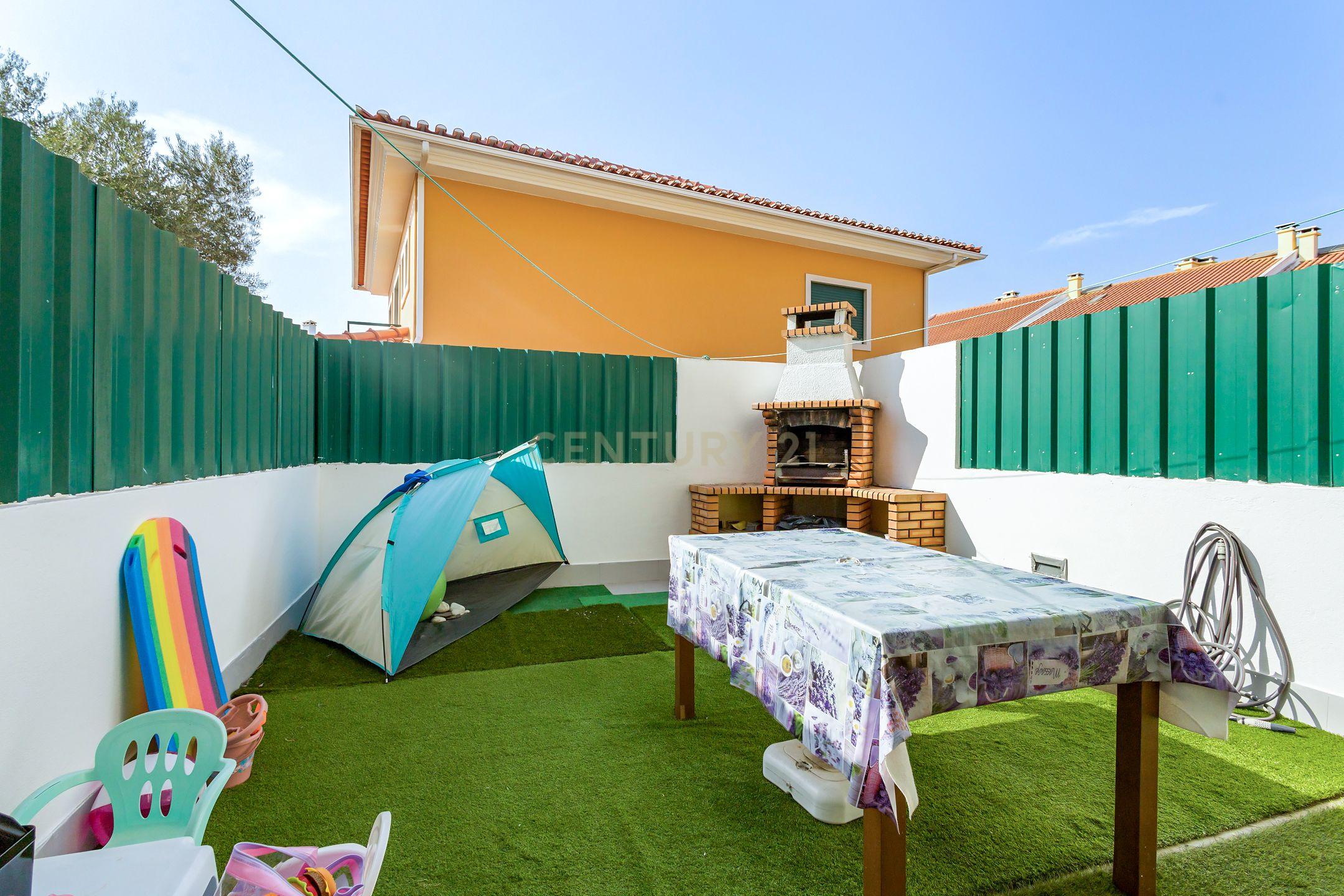 Fotografia 7 de Moradia em Banda T3+1 com quintal e garagem em Zona Tranquila – Bacelos de Gaio, Seixal