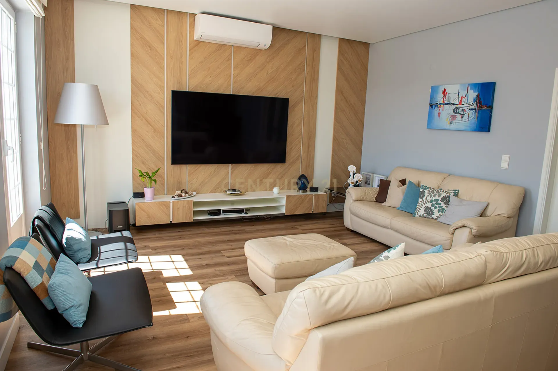 Moradia T4 +1 em Caneças - Image 1