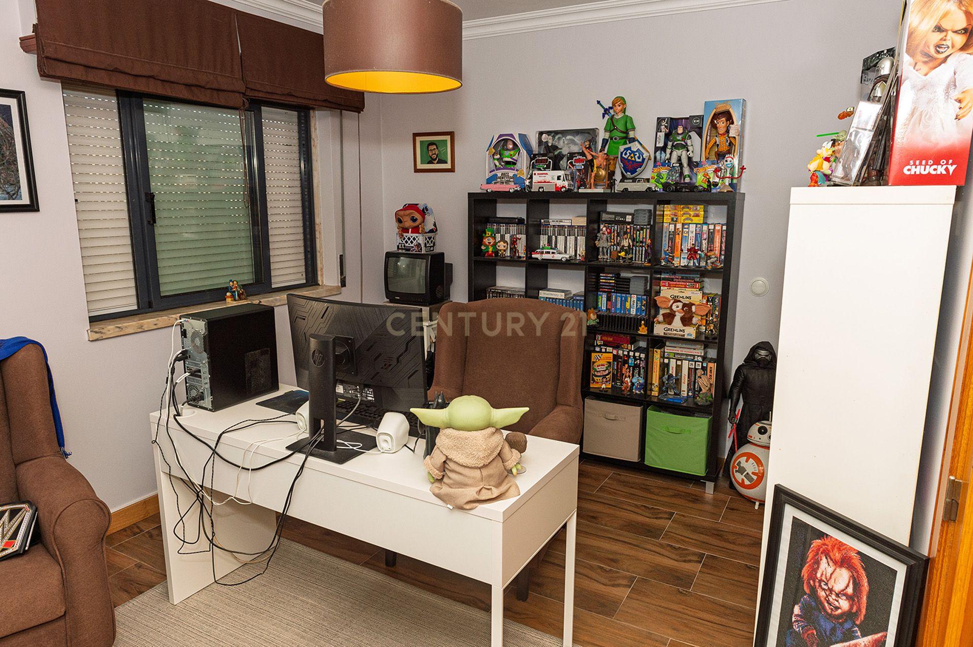 Apartamento T3 em Odivelas com Piscina e Estacionamento para 4 carros - Image 32