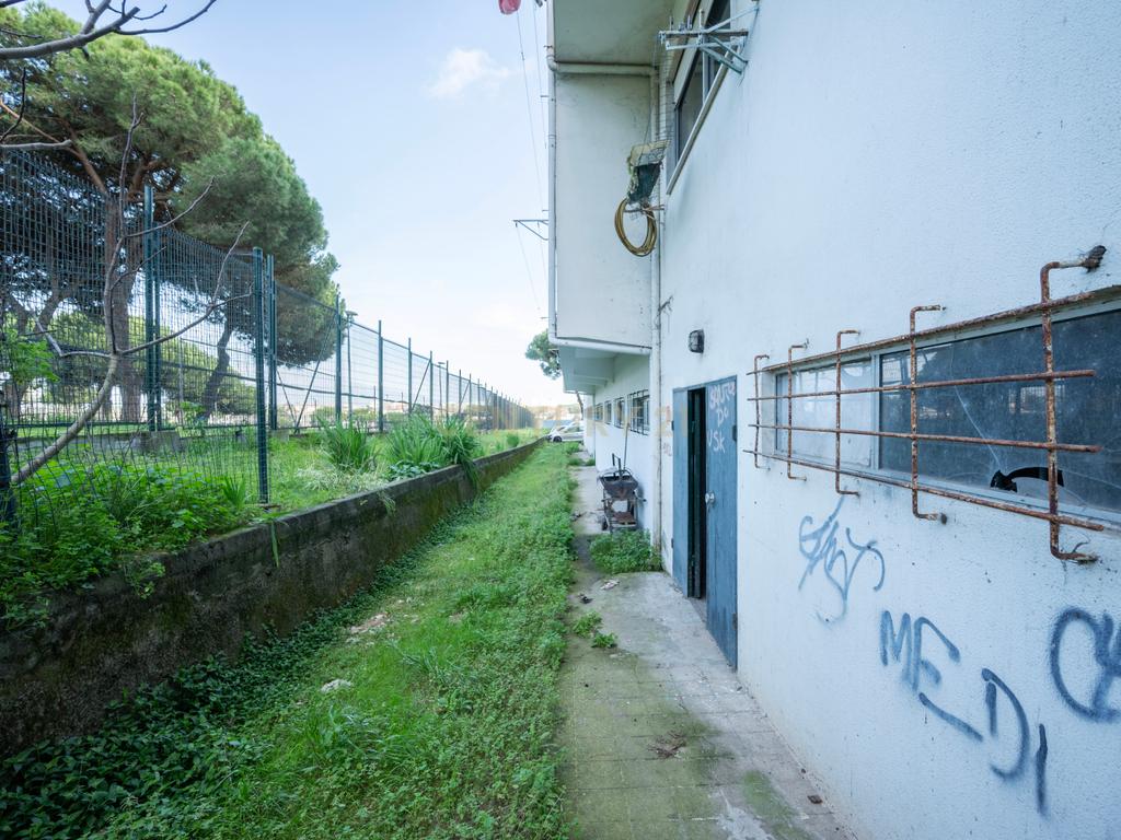 Loja e cave com 326m2 de área bruta, Quinta da Medideira, Amora - Image 23