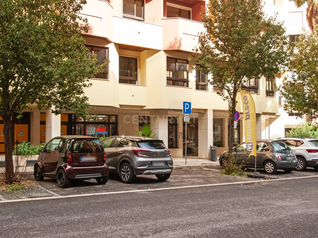 Escritório/Consultório para arrendamento | Excelente Localização | Zona Premium de Telheiras | - Image 20