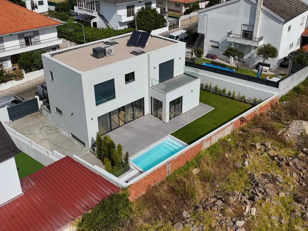 Moradia T4 Premium independente com Piscina (Nova Construção) / Barcarena - Image 51