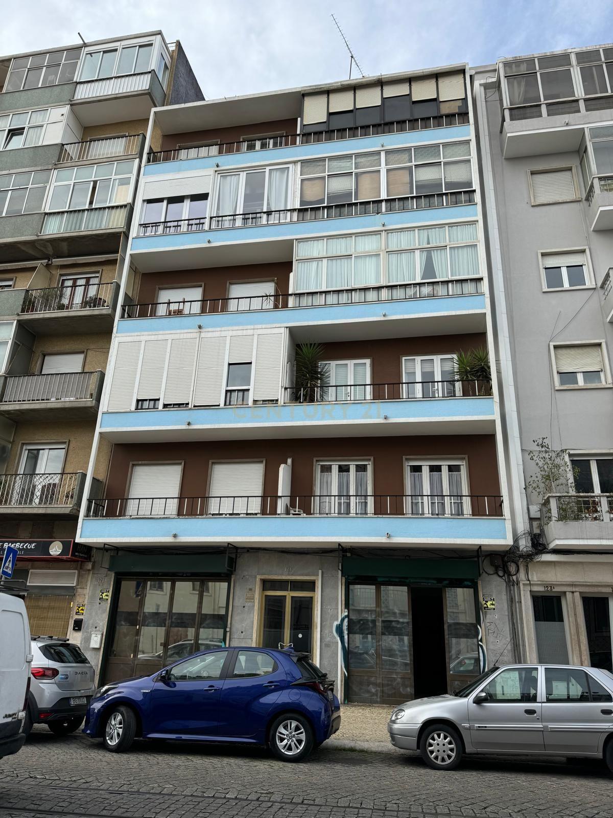 Arrenda-se Espaço Comercial de 370m² junto ao Campo Mártires da Pátria - Image 14