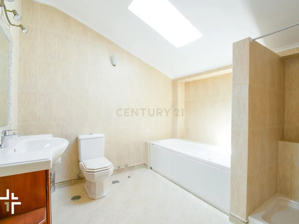 Moradia T2 com Jardim e Alpendres Exclusivos | São Pedro do Estoril - Image 43