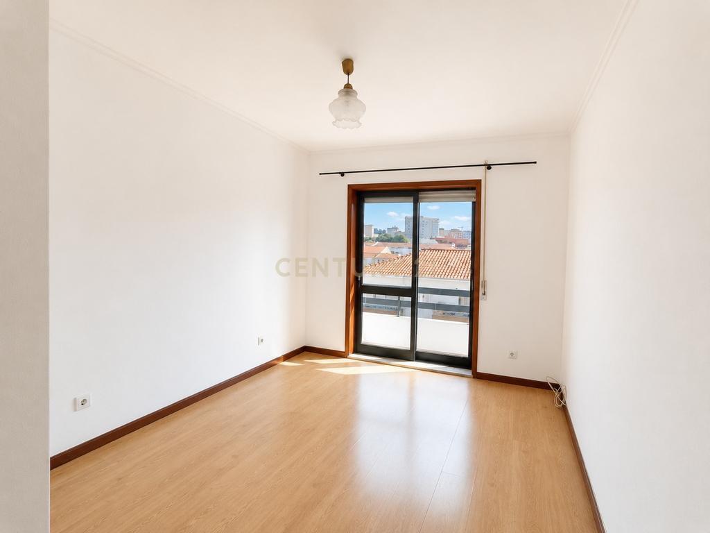 Apartamento T2 com Vista Panorâmica em Vila Nova de Gaia - Image 14