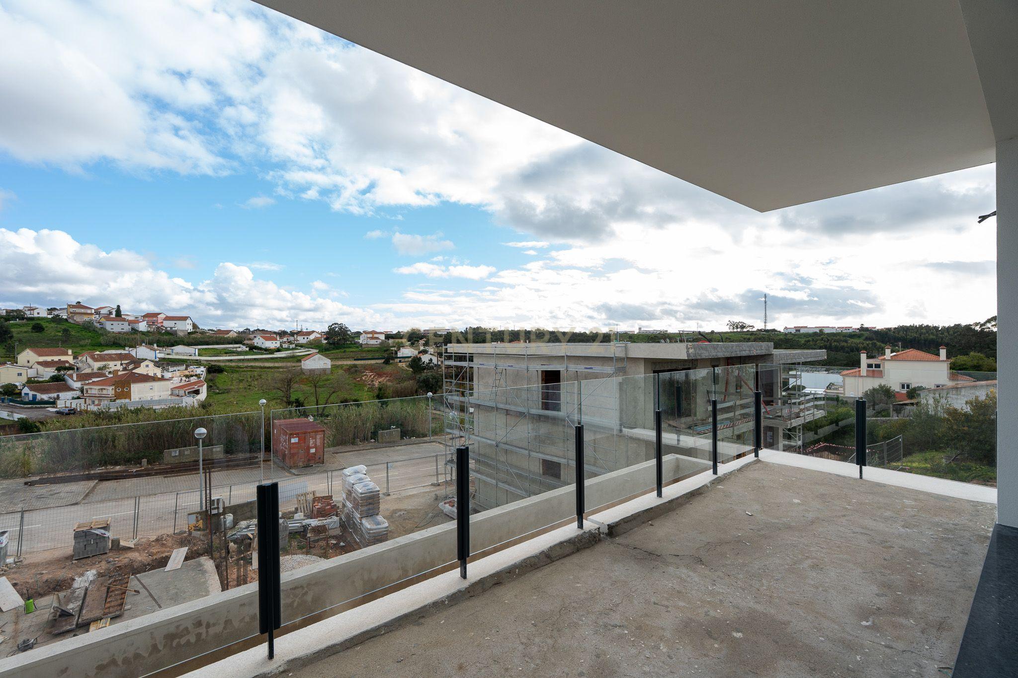 Moradia T3 de Arquitetura Moderna na Ericeira - Image 18