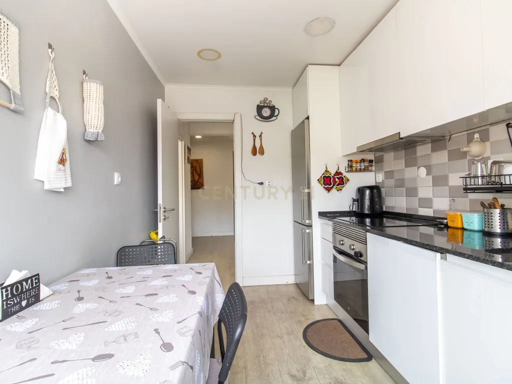 Apartamento T2 , com varanda e arrecadação , perto do metro - Odivelas - Image 6