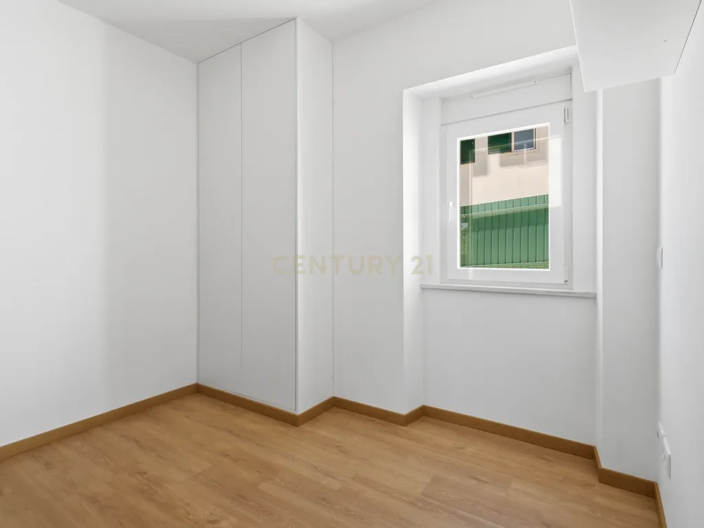 Moradia T4 Térrea Remodelada no Centro de Mafra | Privacidade, Conforto e Qualidade de Vida - Image 10