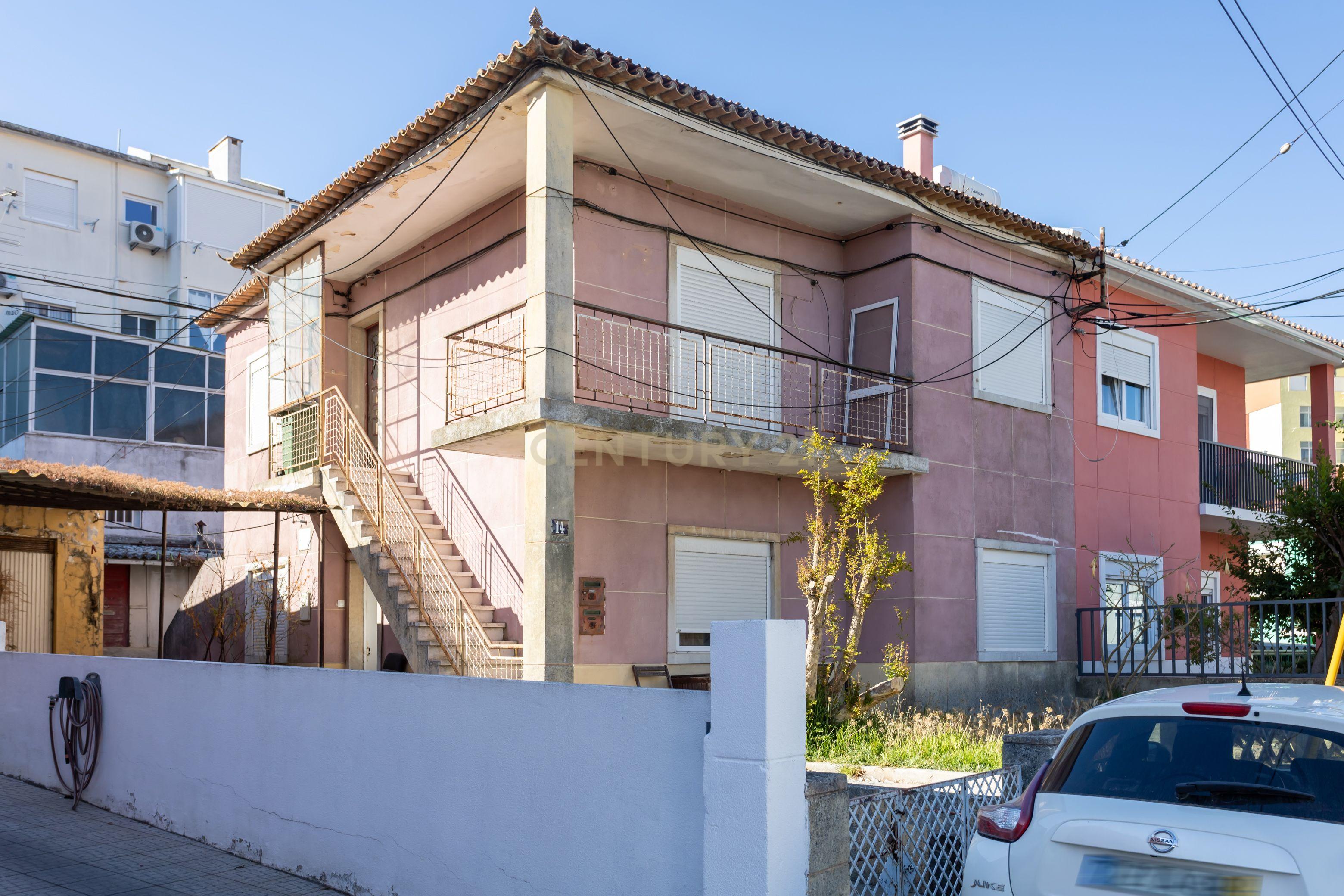 Moradia com anexo, no centro de Almada! - Image 38