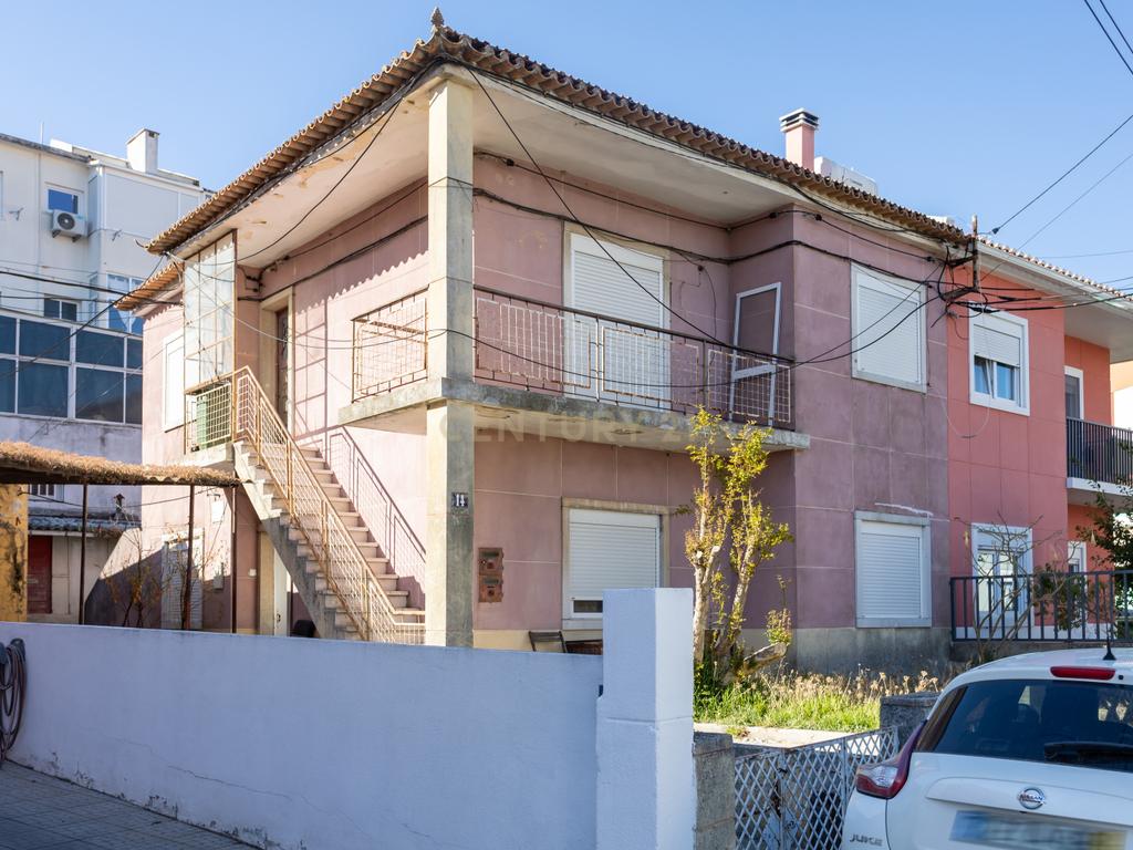 Moradia com anexo, no centro de Almada! - Image 38