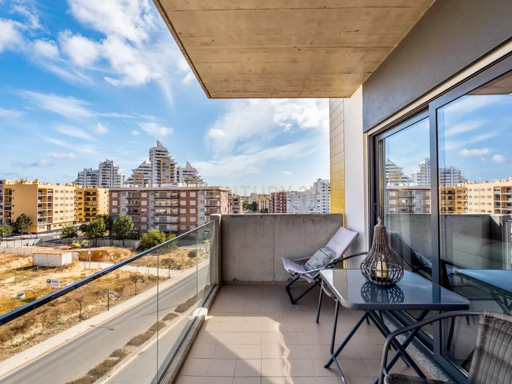 Apartamento T2+1 novo, design moderno, central, a 250metros da Praia de Armação de Pêra - Image 30