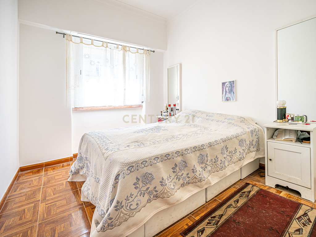 APARTAMENTO T1 EM CAMPO DE OURIQUE - Image 2
