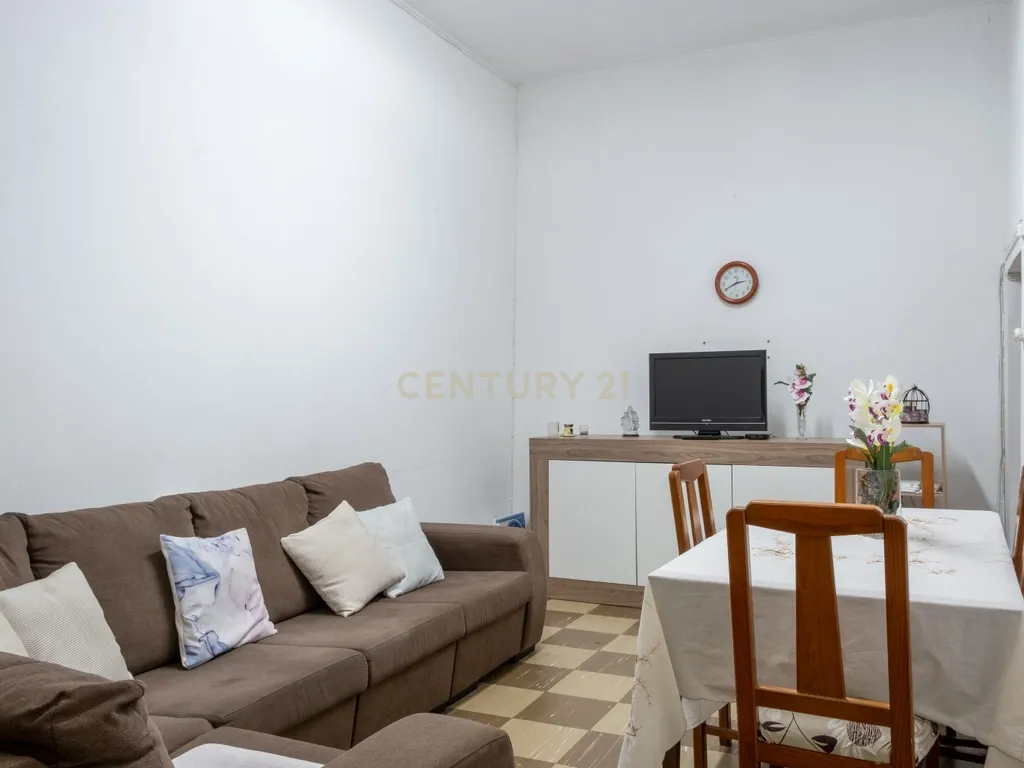 Moradia T2 com Quintal no Centro da Ribeira Grande - Image 11