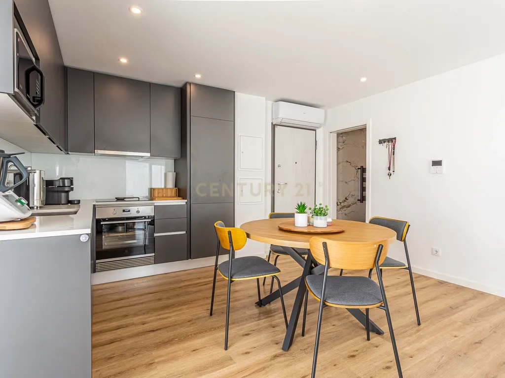 T0 Novo com Magnífico Terraço, Churrasqueira, Garagem e Arrecadação | Aires - Palmela - Image 2