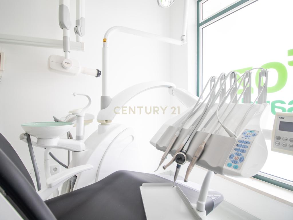 Espaço preparado para Clínica Dentária com garagem – Zona Histórica - Image 14