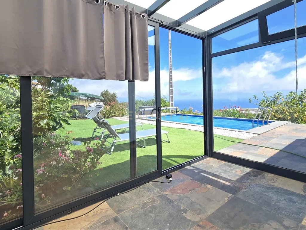 Moderna Moradia T2 com Vista Mar e Piscina na Calheta - Image 12