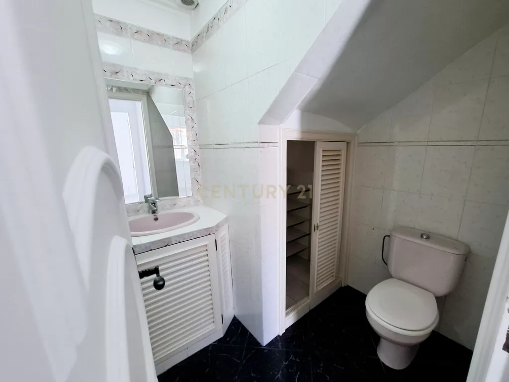 Excelente moradia T3 em Bicesse - Image 7