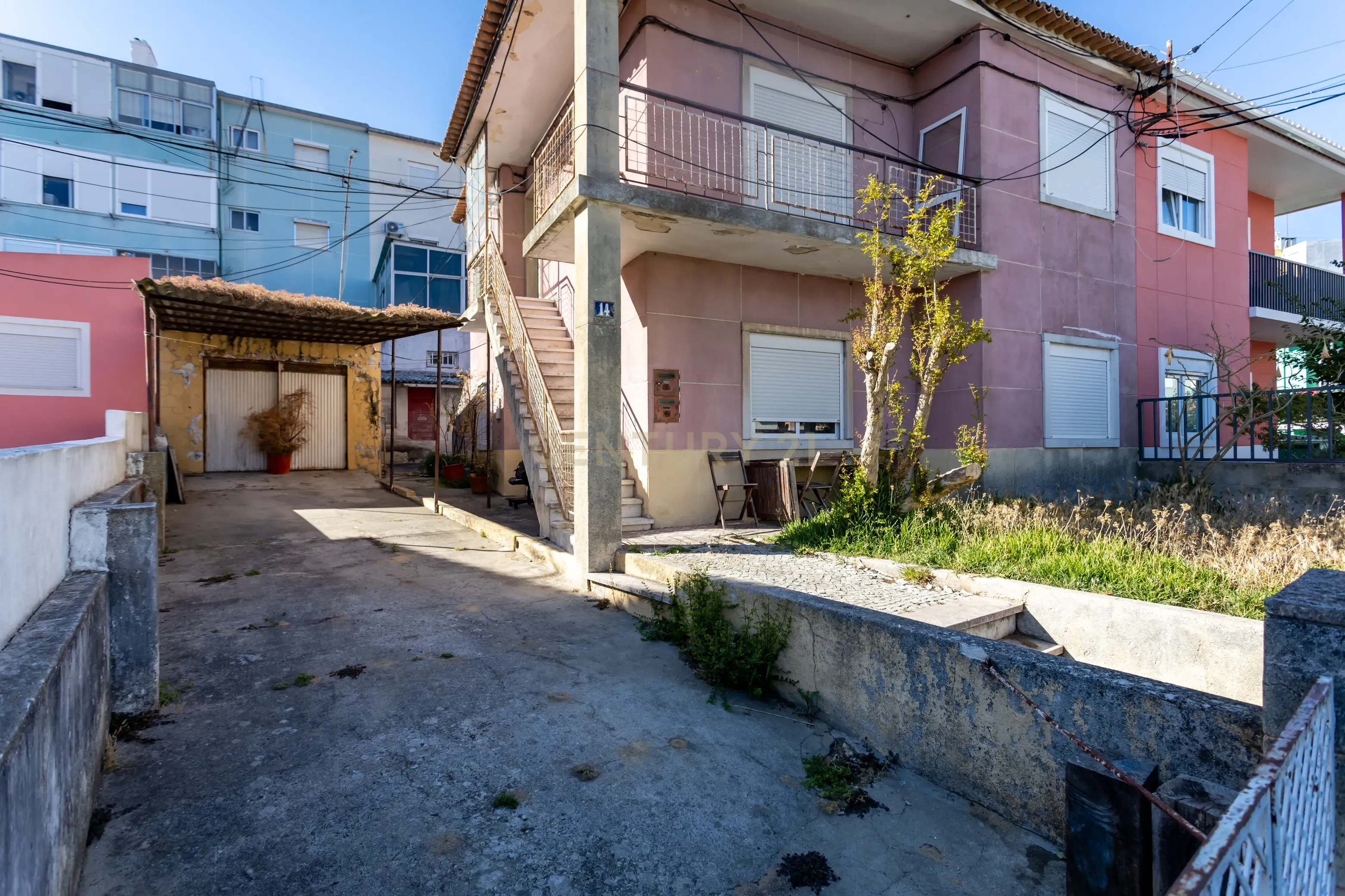 Moradia com anexo, no centro de Almada! - Image 17