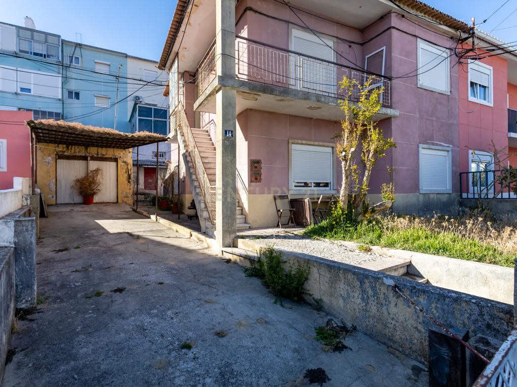Moradia com anexo, no centro de Almada! - Image 17