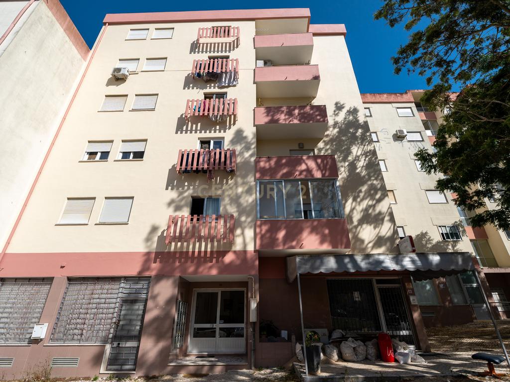 🏡 Oportunidade única: T2 espaçoso, com  varanda e localização privilegiada! - Image 28