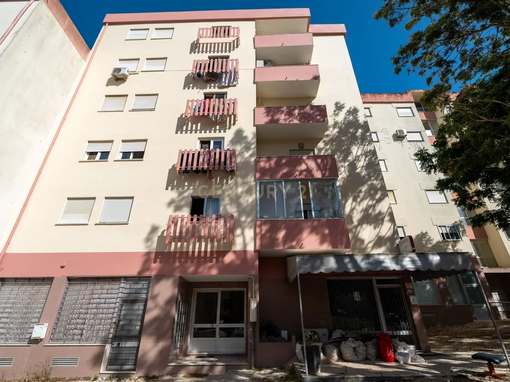 🏡 Oportunidade única: T2 espaçoso, com varanda e localização privilegiada! - Image 28