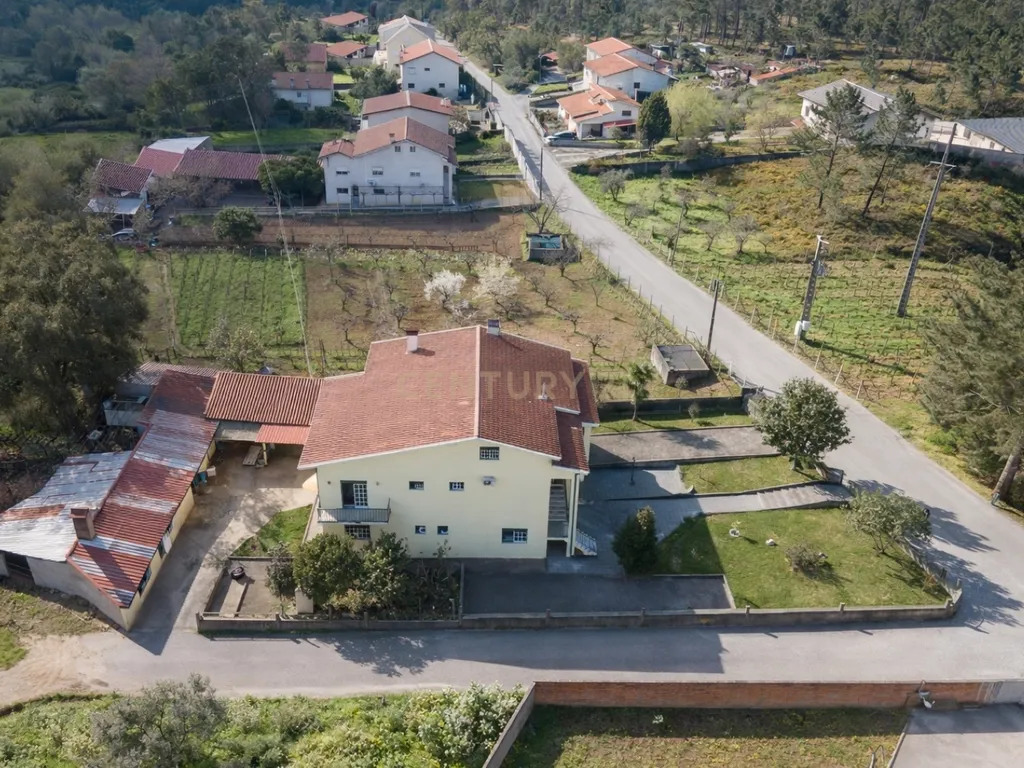 OPORTUNIDADE ÚNICA NA LOUSÃ – MORADIA COM GRANDE POTENCIAL (habitação e comércio) - Image 15