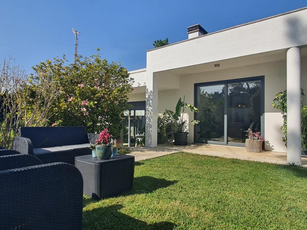 Moradia Isolada T4 291m2 em Lote de 1050 m2 em Mucifal, Colares, Sintra - Image 12