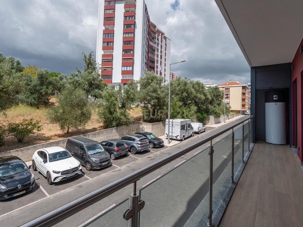 T3 com vista rio, box para 4 carros | Póvoa de Santa Iria - Image 9