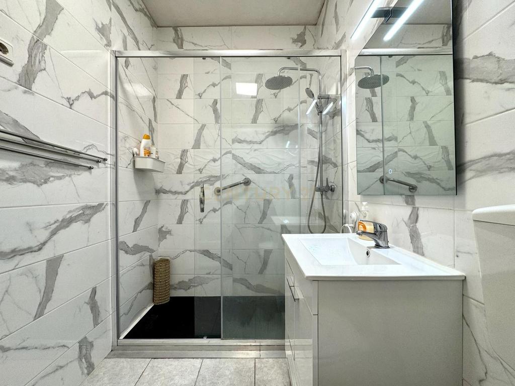 Fantástico Apartamento T2 com Varandas no Centro do Porto - Image 15