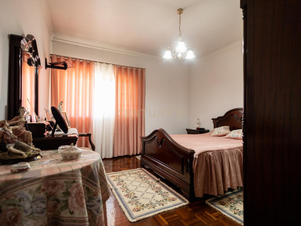 Prédio Misto com Negócio Consolidado e Habitação – Assentiz, Torres Novas - Image 27