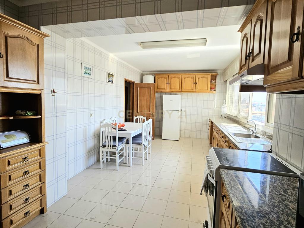 🏡 APARTAMENTO T4 NO CENTRO DE AVEIRO | GARAGEM FECHADA PARA 2 CARROS - Image 9