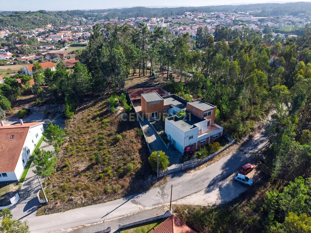 Moradia de arquitetura moderna no Juncal-Porto de Mós - Image 49