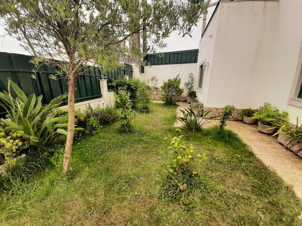 Moradia  T3 na  Lourinhã com Piscina  Garagem e Churrasqueira - Image 19