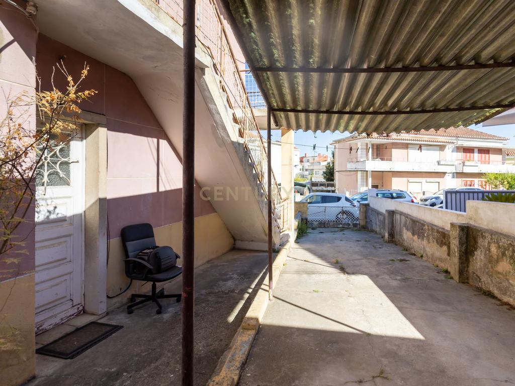 Moradia com anexo, no centro de Almada! - Image 18